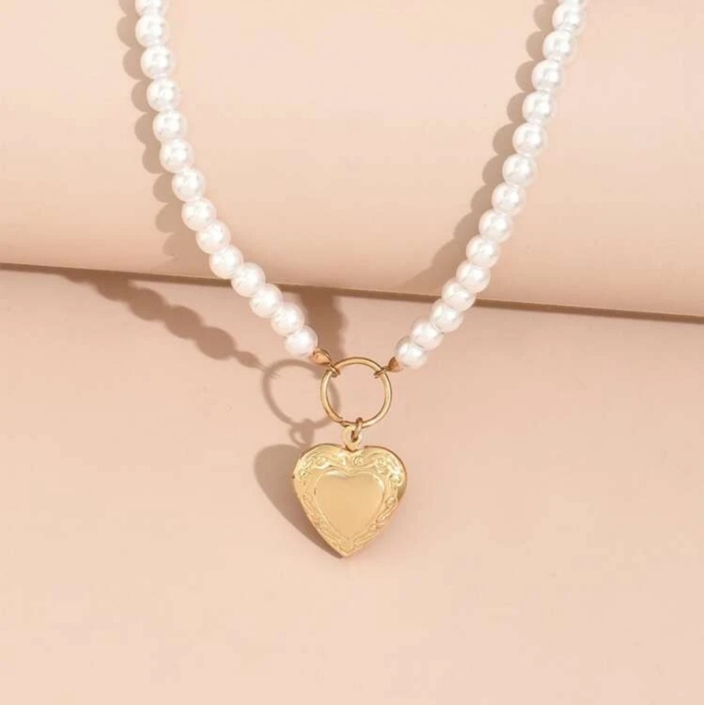 *Venus* Strand of Pearls Locket Necklace - Picture 3 of 4